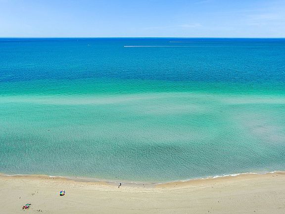 5th image of 15701 Collins Ave #15D