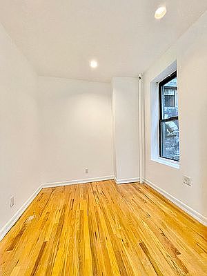 3rd image of 503 E 73rd St #B1
