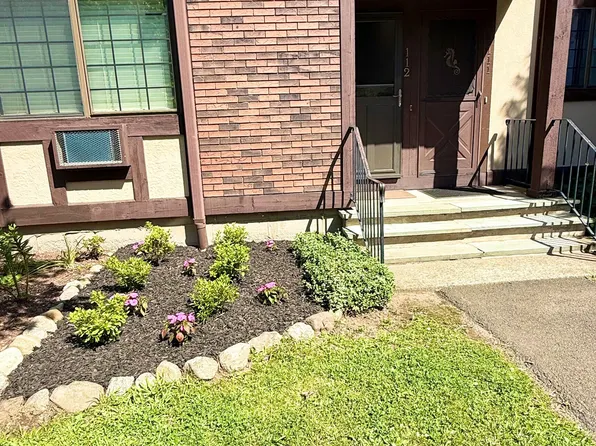 112 Foxwood Close Close, Milford, CT 06460