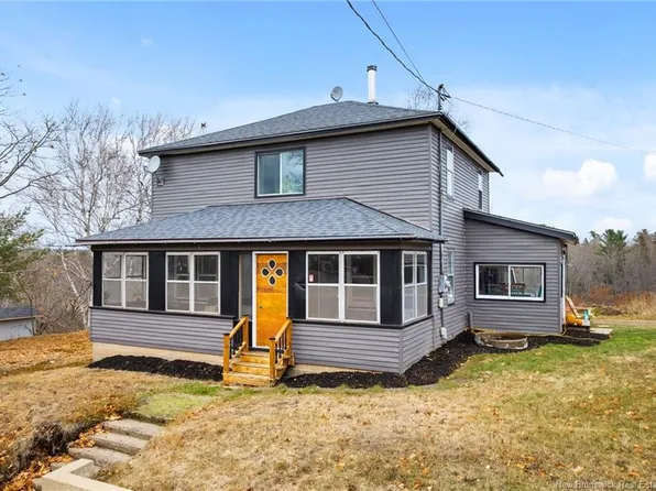 5 Bank St, Minto, NB E4B 3K2