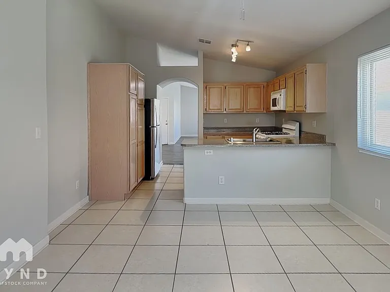 6602 Elk Creek Ln — Photo 3