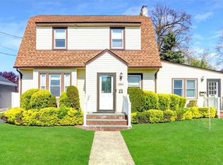 2911 Carnation Ave, Baldwin, NY 11510