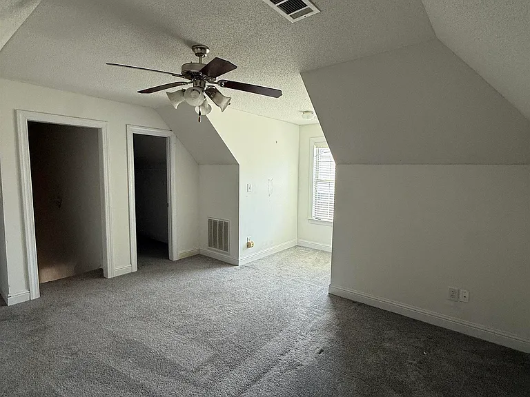 136 Roseine Dr — Photo 21