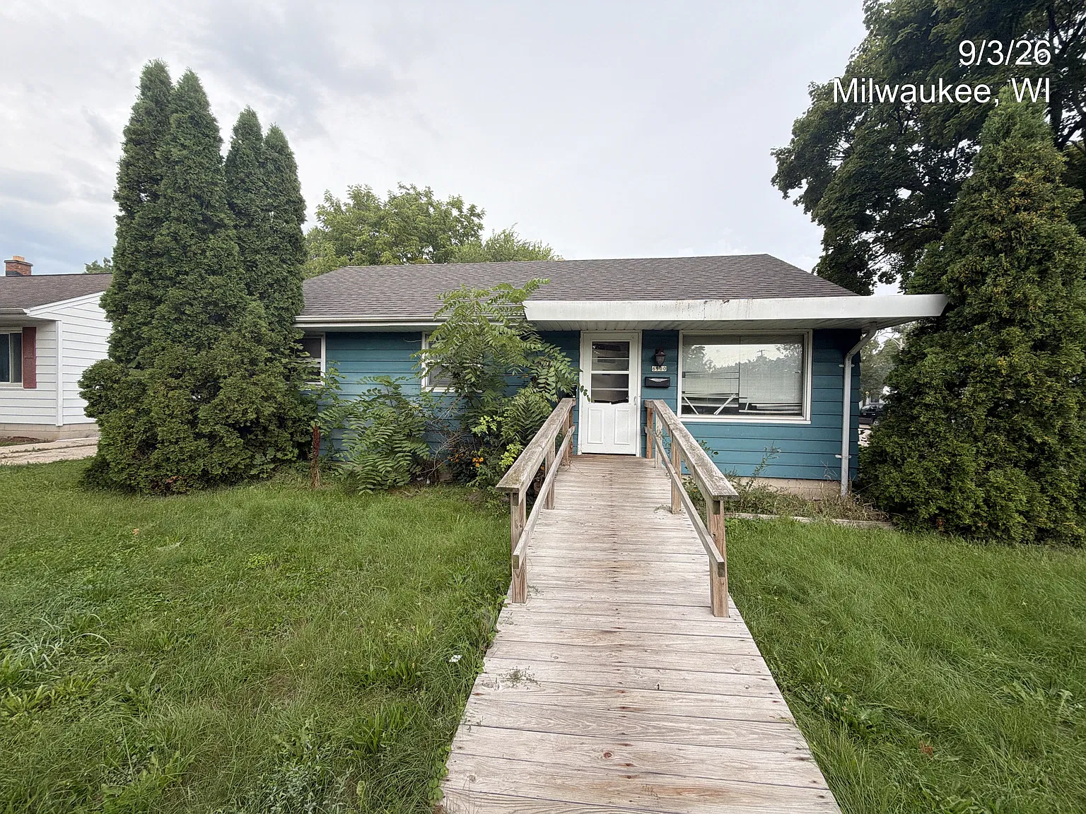 3 bed, 977 sqft, $1,595 — Photo 1