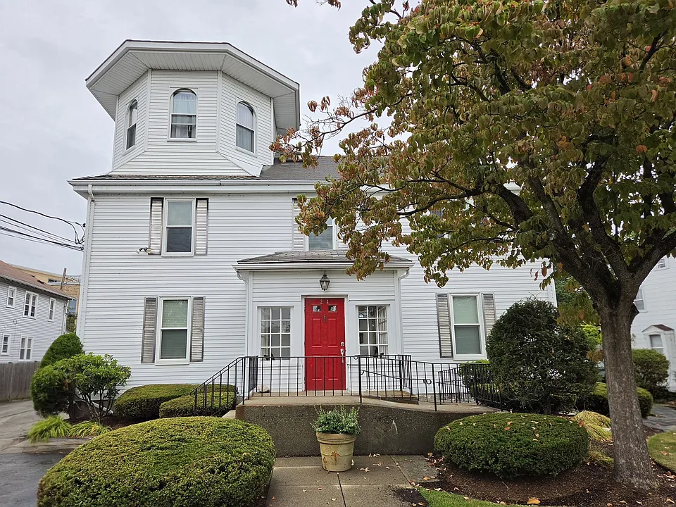 24 Myrtle St #D