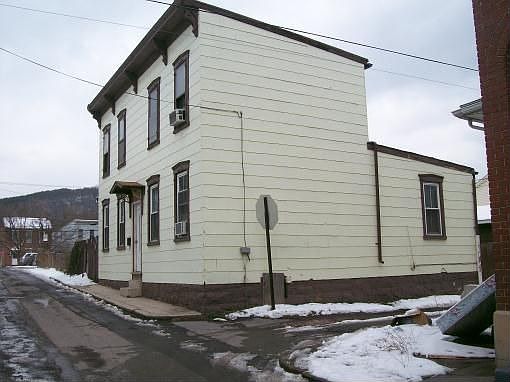 2nd image of 445 Bond St