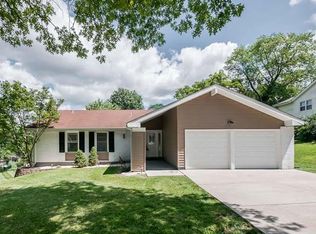 816 Country Heights Ct, Ballwin, MO 63021