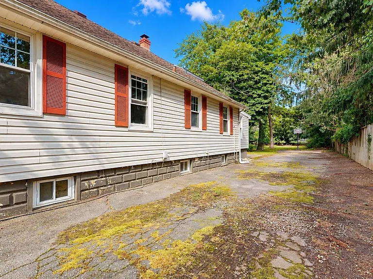 316 Pitney Rd — Photo 41