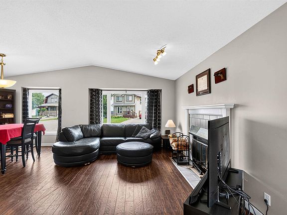 5th image of 17132 96th St NW