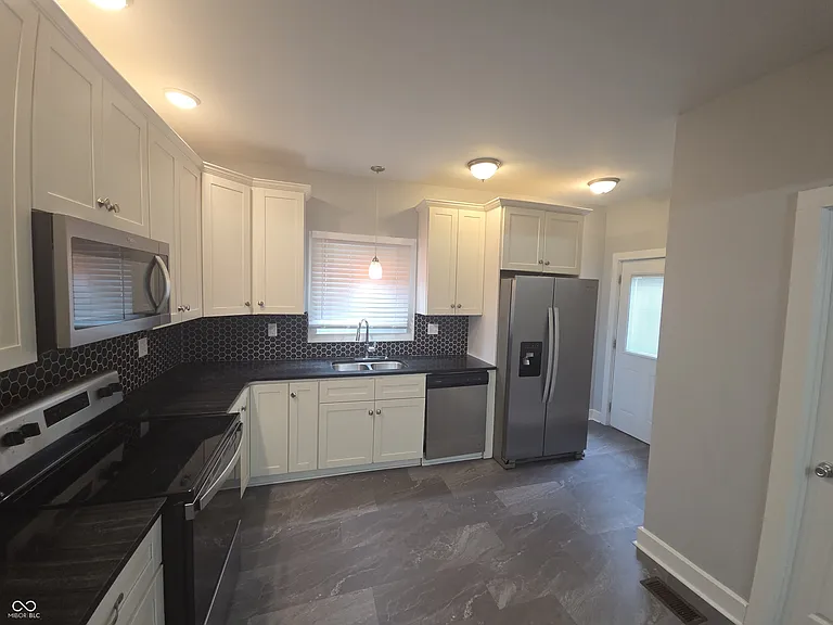 3621 N Kenwood Ave — Photo 12