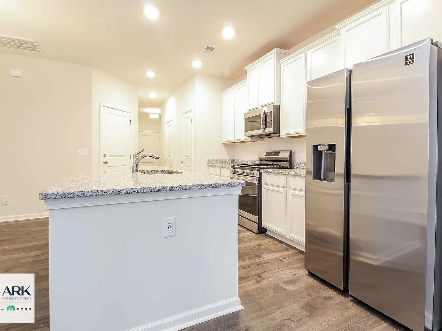 3 bed, 2.0 bath, 1482 sqft, $1,827 — Photo 3