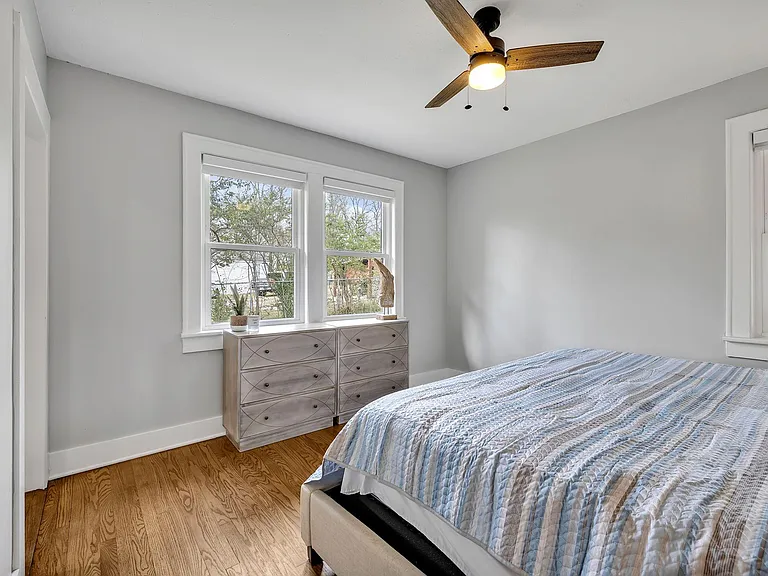 335 Dupont Ave — Photo 25