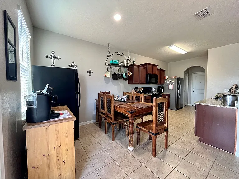 12227 Stratsburg — Photo 9