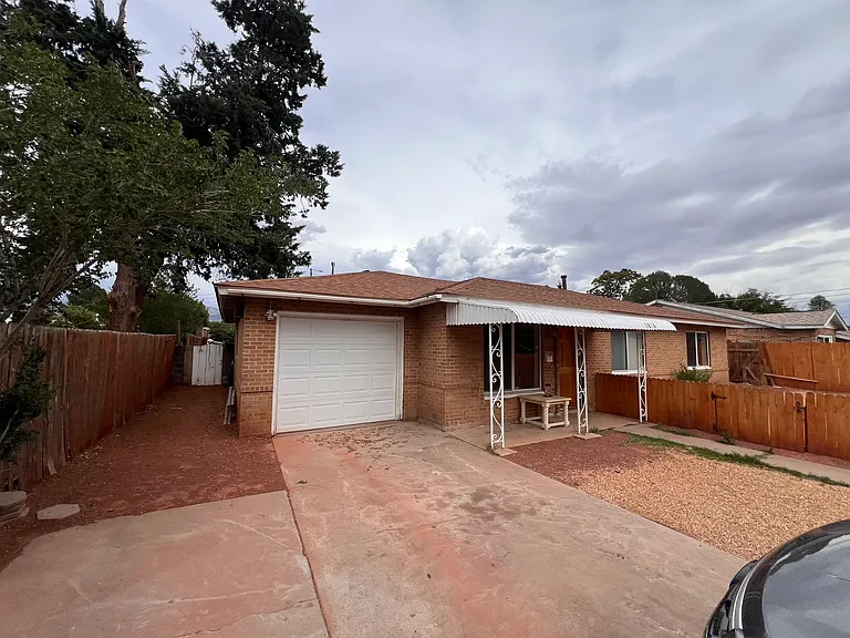 1814 Valencia Dr NE — Photo 4