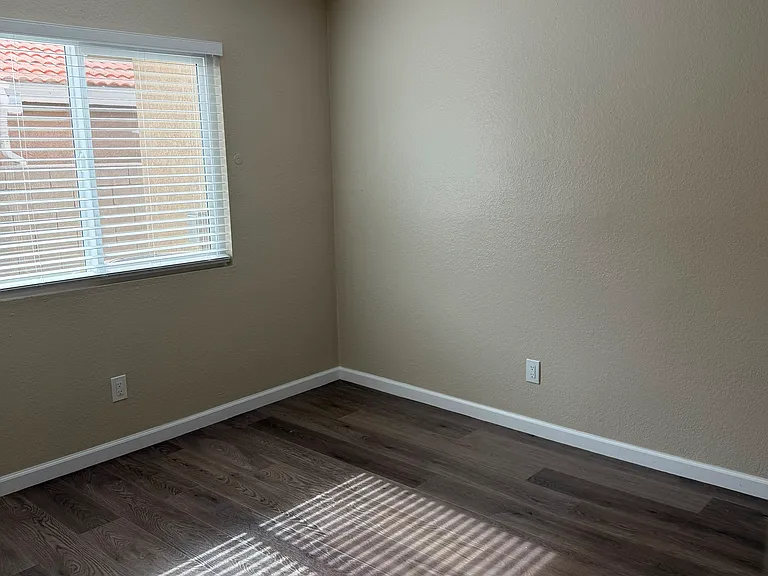 1315 E Flora St — Photo 31