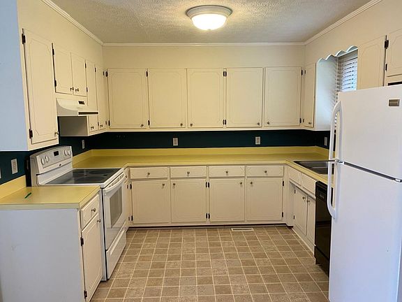 3rd image of 827 Wall Ave