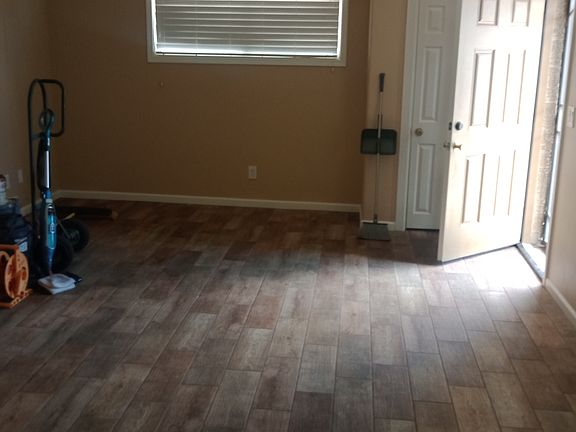 2nd image of 1416 S Farmer Ave