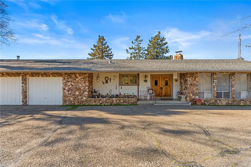 44684 Road 415 photo 1