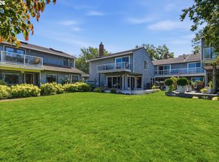 627 N Tomahawk Island Dr, Portland, OR 97217