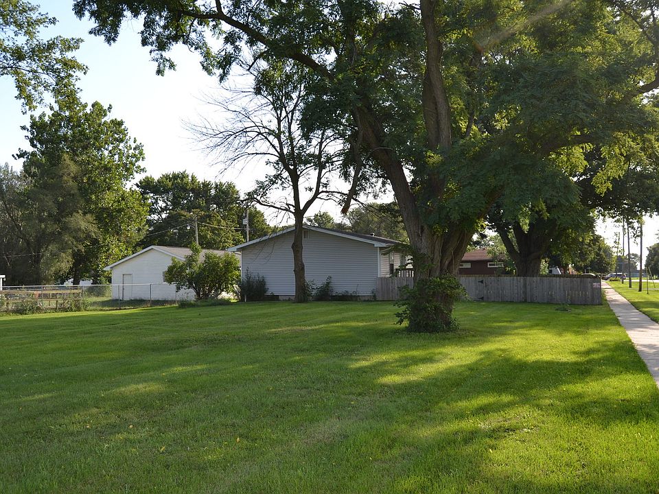 310 S 4th St, Wapella, IL 61777 Zillow