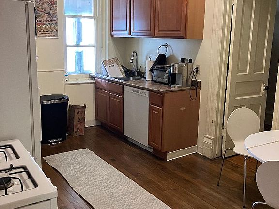 2nd image of 2310 N Lincoln Ave APT 3