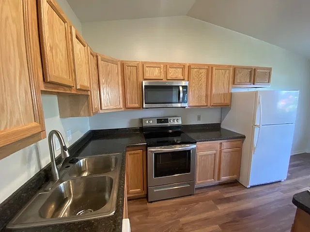 2 bed, 1.5 bath, 1200 sqft, $1,500 — Photo 3