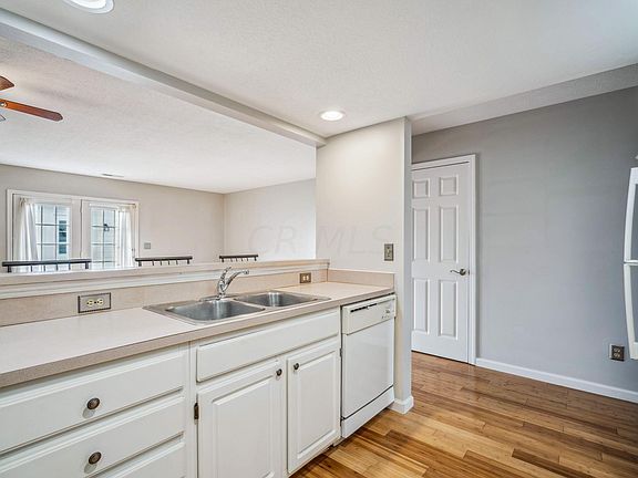 3rd image of 6309 Lakeview Dr E #31
