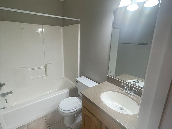 3rd image of 2092 S Sherwood Dr Building 127
