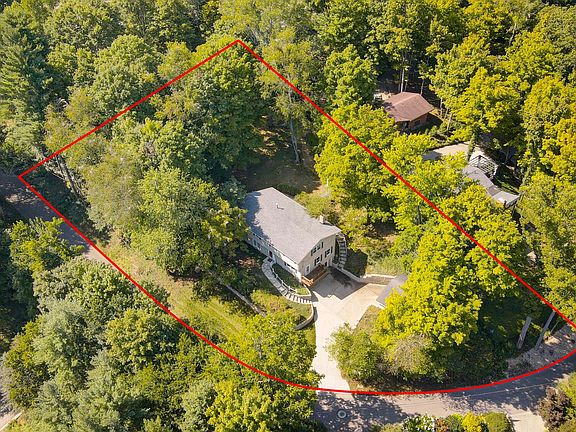 4th image of 221 Mount Parnassus Dr
