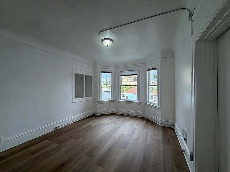 2306 Waverly St — Photo 2