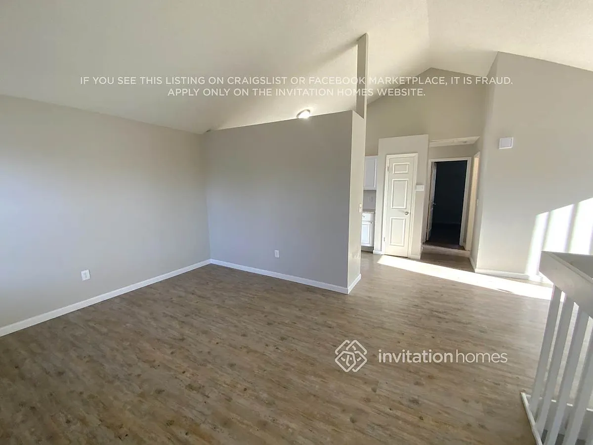 Building Photo - 16955 E Temple Pl