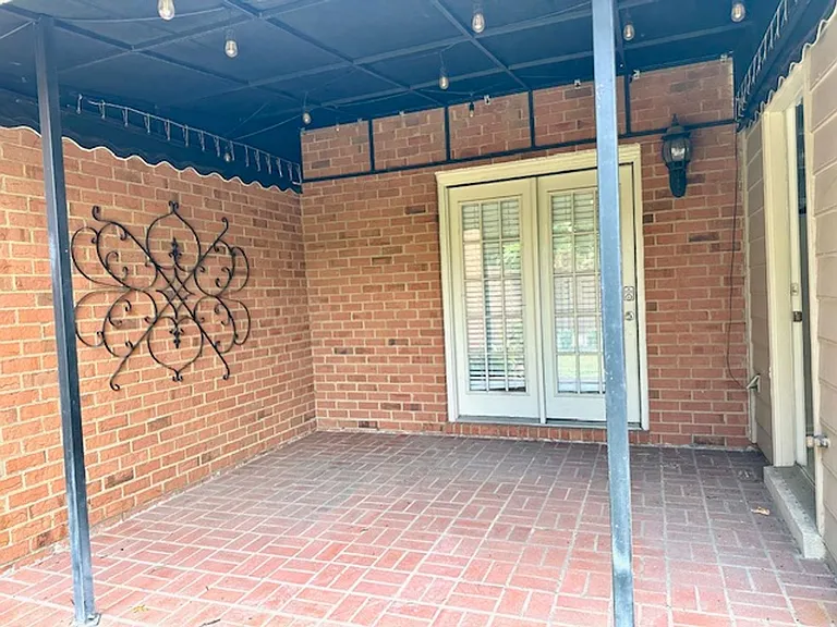 104 Carlyle Cir — Photo 28