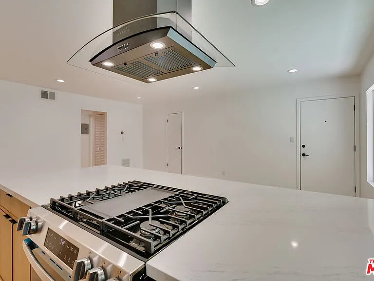 1021 N Genesee Ave #4 — Photo 4
