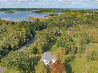 9854 Green Lake Trl, Chisago City, MN 55013
