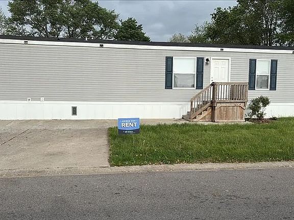3rd image of 803 Carriage Lane Est