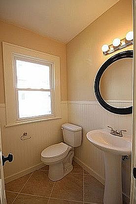 2nd image of 1249 Hillcrest Ave NW