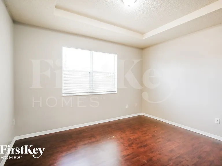 2281 NE 42nd Cir — Photo 7
