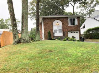 68 S Bicycle Path, Selden, NY 11784
