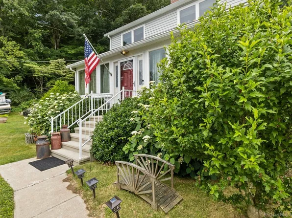 23 River Rd, East Lyme, CT 06333