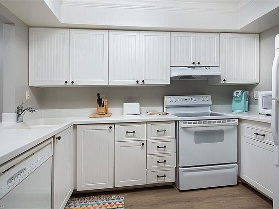 3rd image of 351 8th Ave S #351
