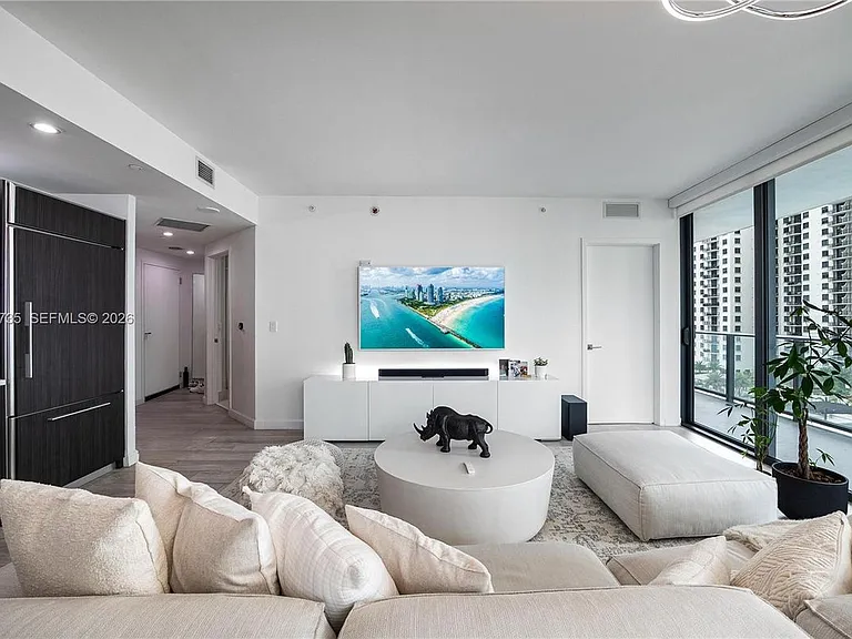 45 SW 9th St #1508 — Photo 15