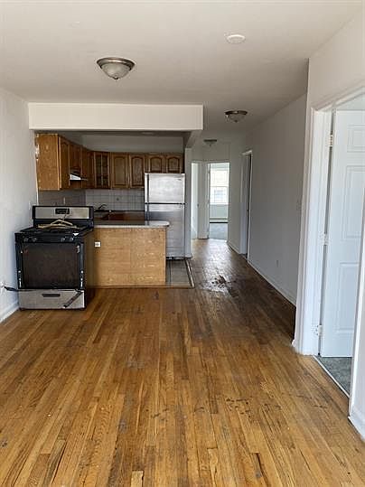 2nd image of 2-15 B 28th St #2