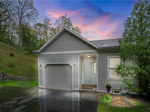 178 Timber Wolf Cir, Syracuse, NY 13209