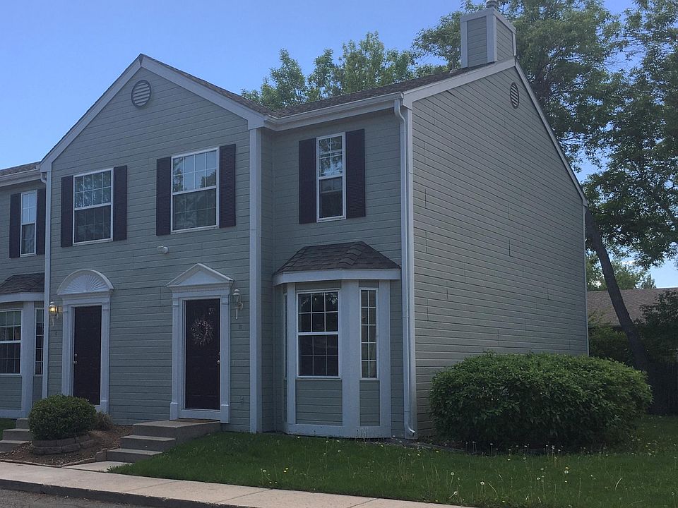 End unit with nice back and side yard access.