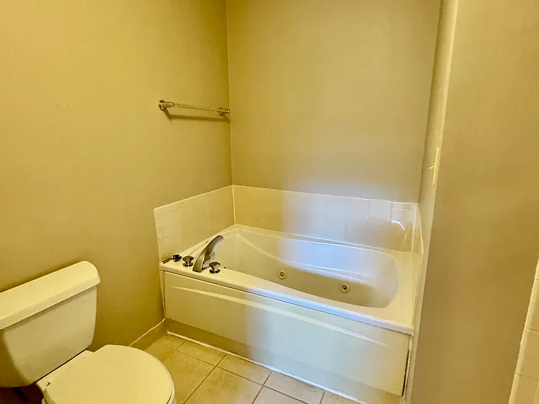401 10th St NW #D211 — Photo 13