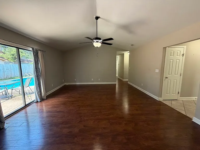 289 Honeysuckle Way — Photo 7