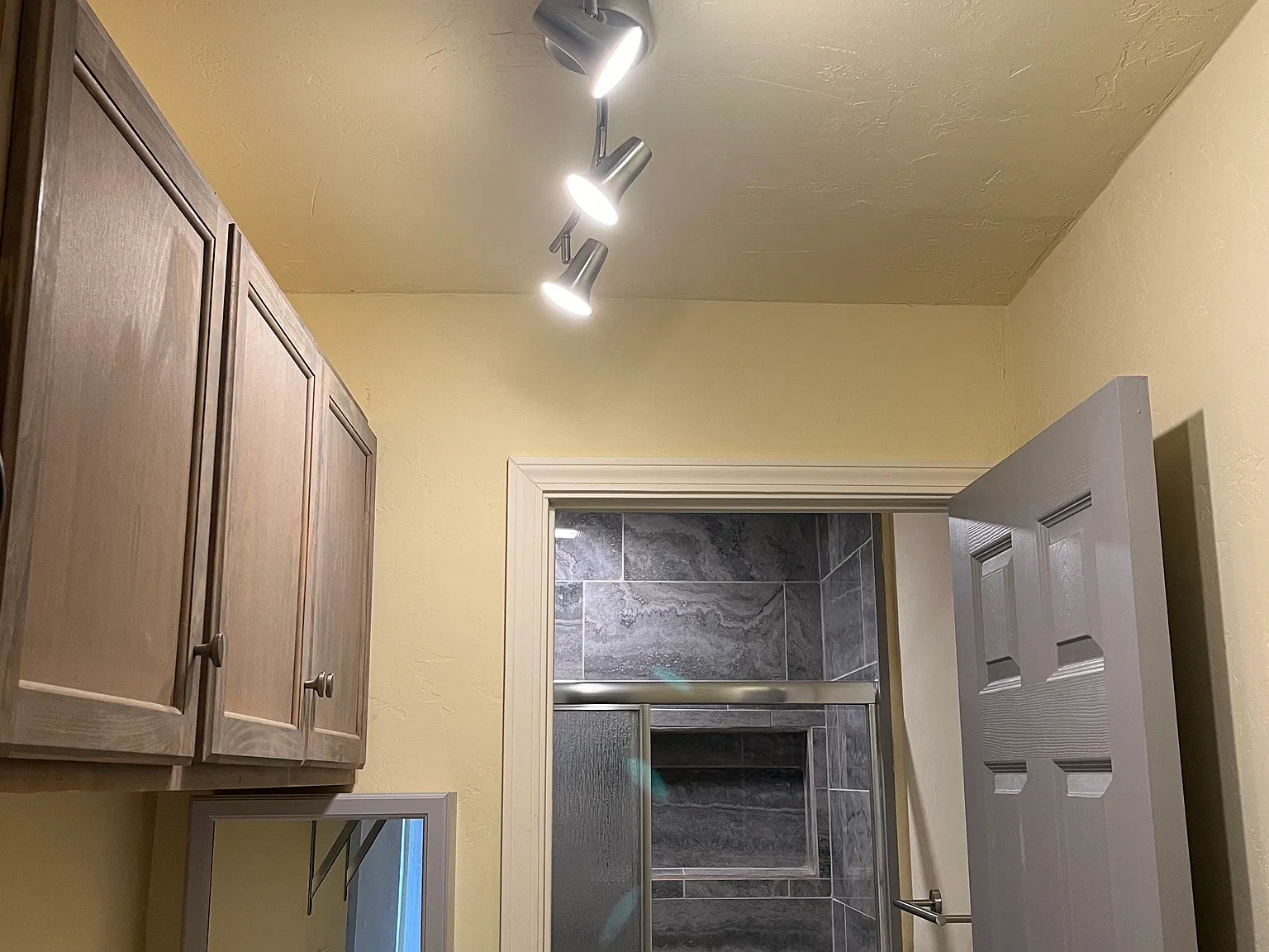 891 Lottie St — Photo 3