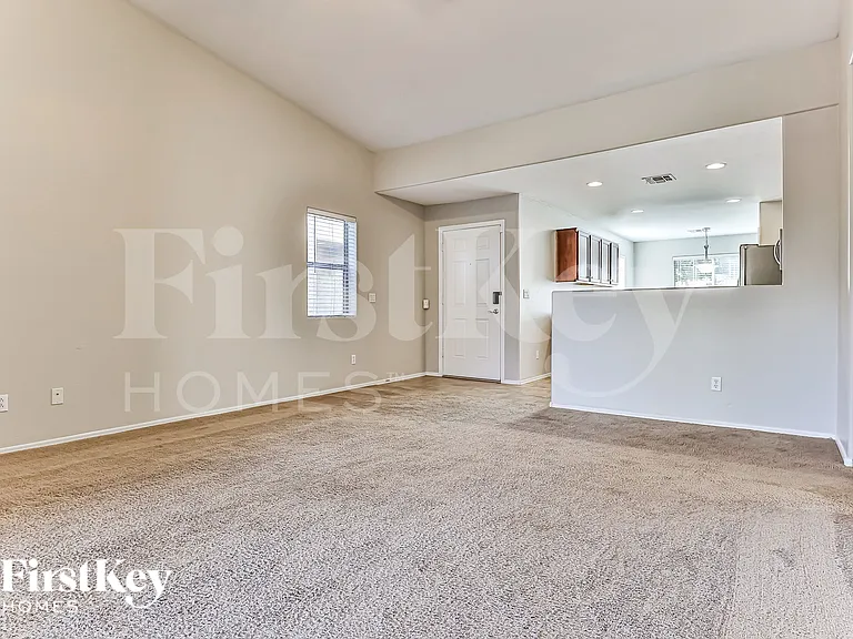 2794 W Mira Dr — Photo 3
