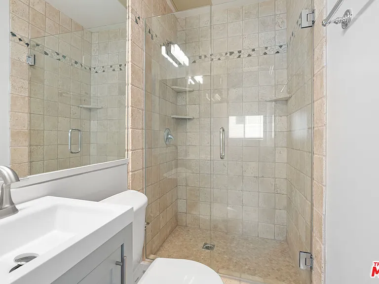 2435 3rd St #3 — Photo 7