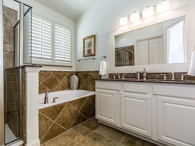 7920 Osborn Pkwy — Photo 16